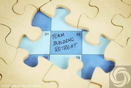 How to Find the Perfect Meeting Venues for Your Team Building Retreat